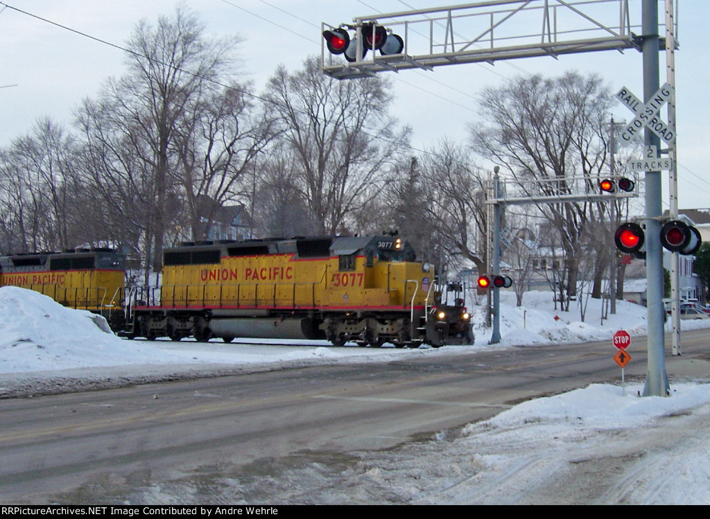 UP 3077 rumbles across Main Street